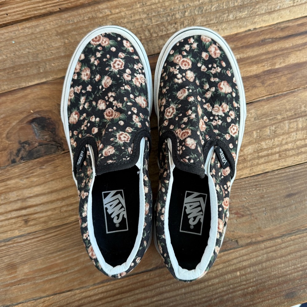 Girls Vans Black Floral Canvas Slip-Ons in size 1 EUC